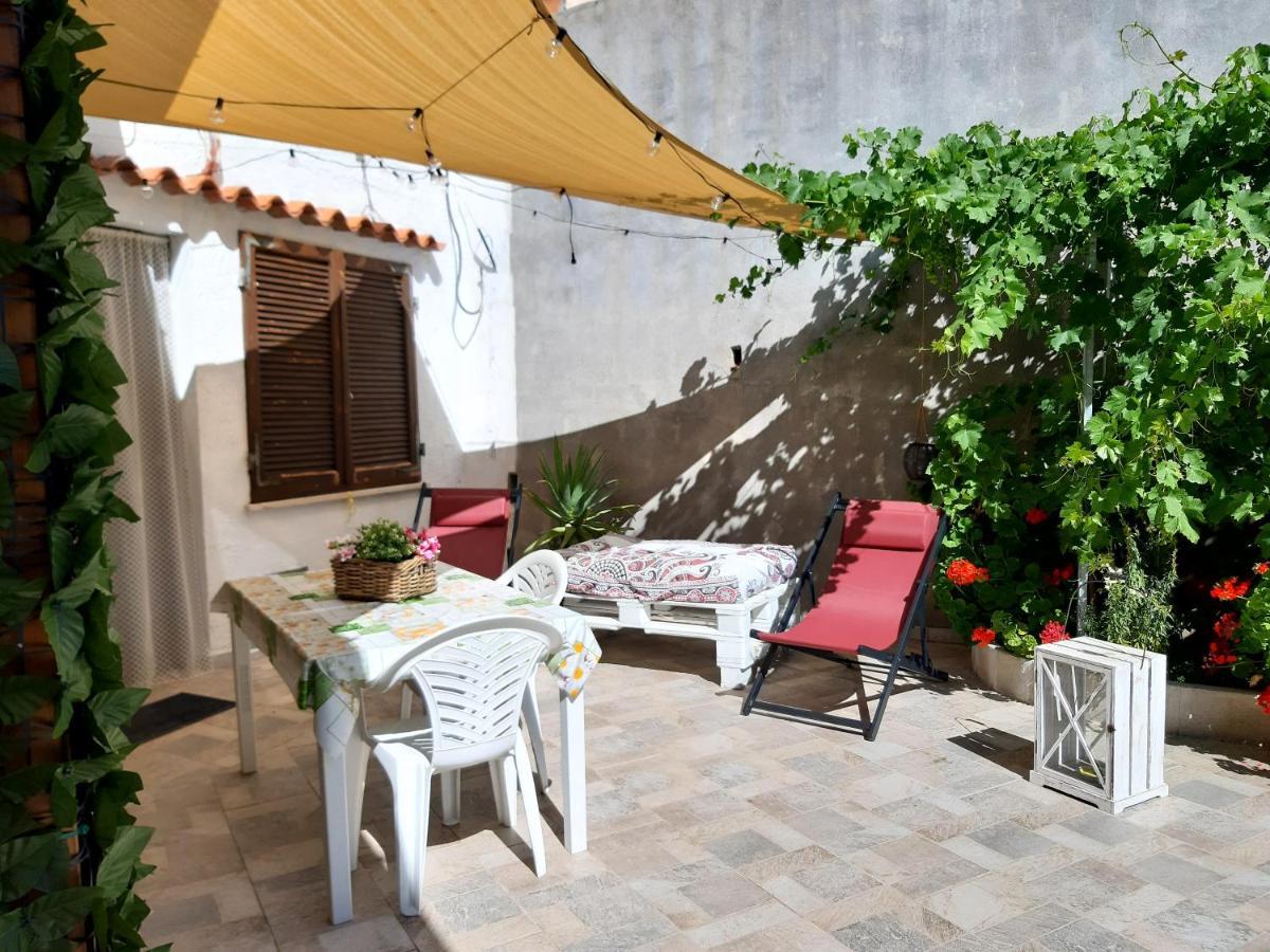 Villa Il Melograno Badesi Exterior foto
